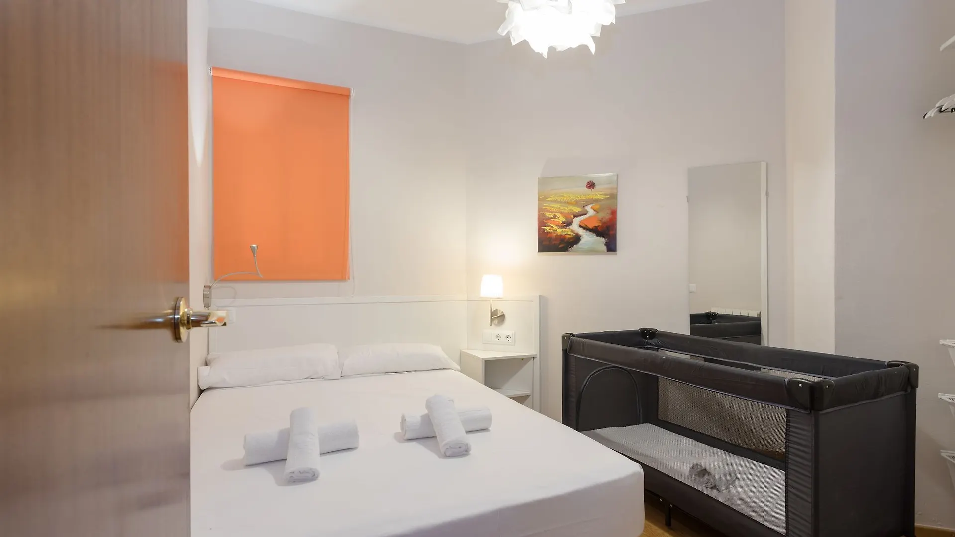 Sagrada Familia - Gaudi Apartment Барселона