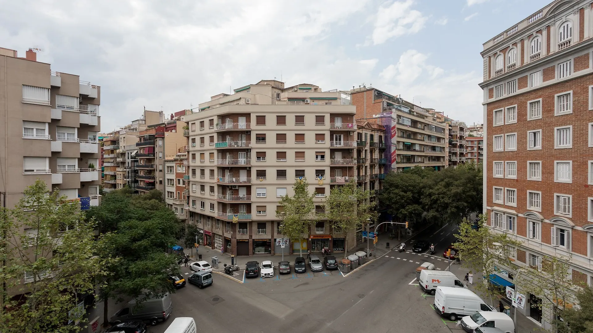 Sagrada Familia - Gaudi Apartment Барселона